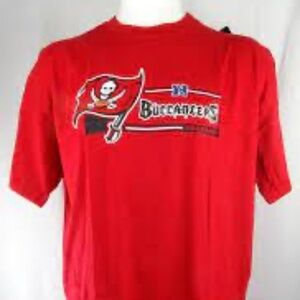 NFL Team Apparel Men's Tampa Bay Buccaneers Graphic T-Shirt